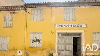 Building in Apt (84400)