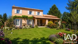 Traditional house in Aurel (84390)