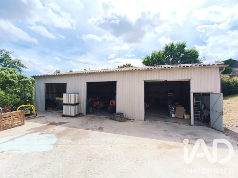 Parking 696 m² · à Roquessels · 696 m² · 315 000 €
