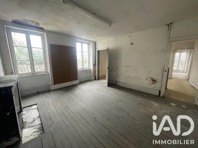 Building in Nevers (58000)