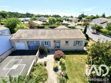 House in Saint-Étienne-du-Bois (85670)
