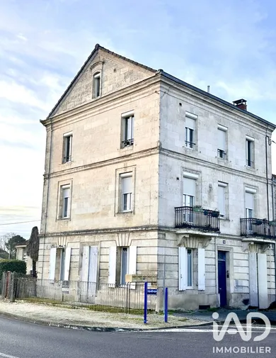 Immeuble à Coutras (33230)