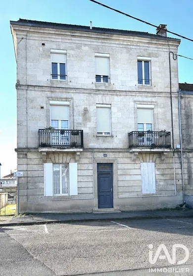 Immeuble à Coutras (33230)