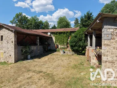 Farm in Usson-en-Forez (42550)