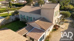 Maison traditionnelle à Lapalud (84840)