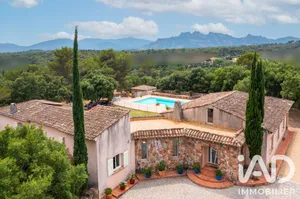 Maison à Roquebrune-sur-Argens (83520)
