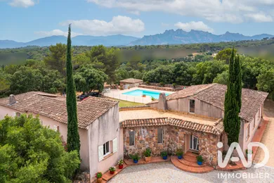 Maison à Roquebrune-sur-Argens (83520)