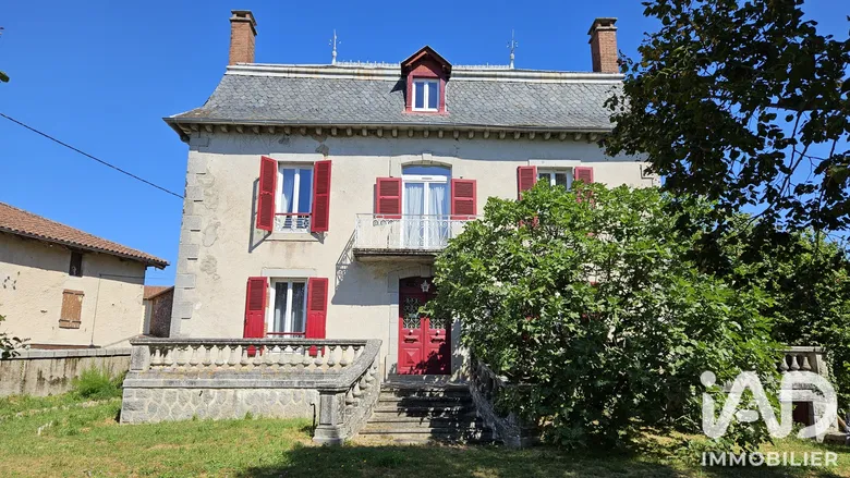 Maison 8 pièces 205 m² · à Saint-Étienne-de-Maurs · 205 m² · 169 000 €