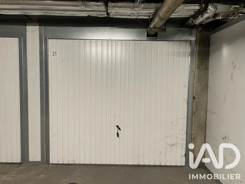 Parking 16 m² · à Paris · 16 m² · 380 000 €