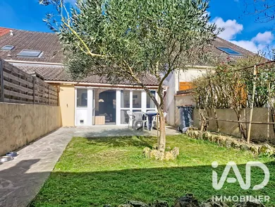 Detached house in Nandy (77176)