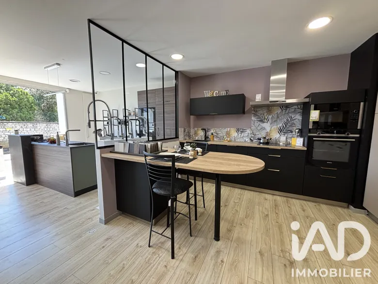 Charpente, Menuiserie​ à Doué-en-Anjou (49700) · 320 m² · 192 000 €