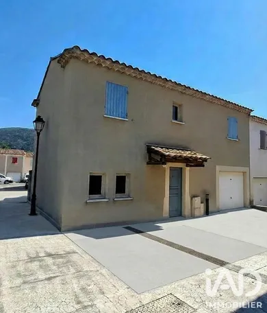 House in Maubec (84660)