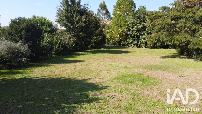Terrain à bâtir à Luzinay (38200) · 220 000 €