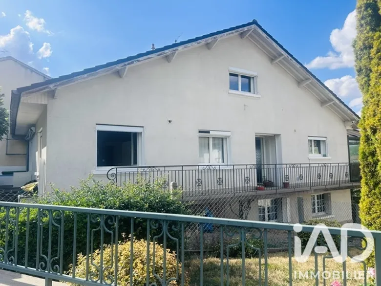 Maison 6 pièces 199 m² · à Montluçon · 199 m² · 174 000 €