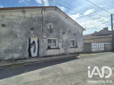 House in Savigné (86400)