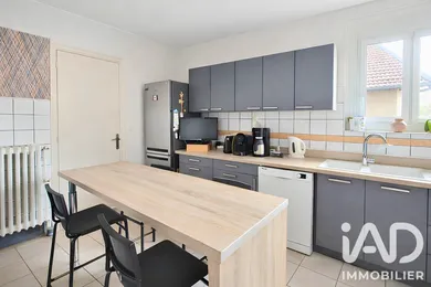 Townhouse in Le Coteau (42120)