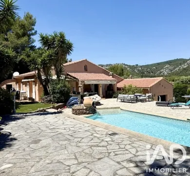Maison à Toulon (83160)