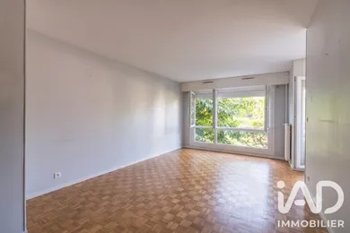 Apartment in Chatou (78400)