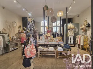 Clothing, Textiles in Troyes (10000)
