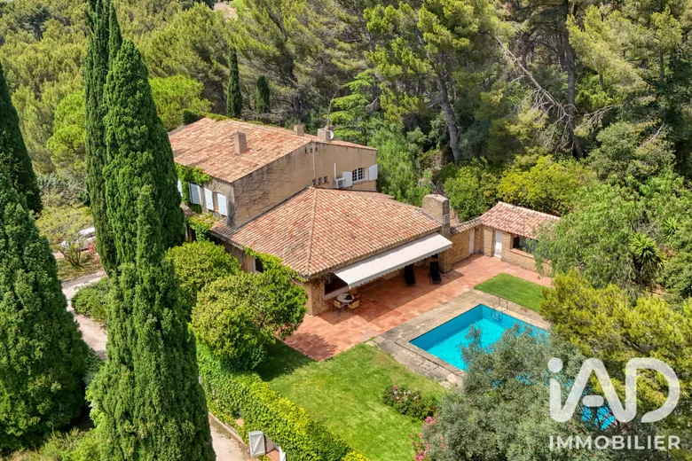 Maison 12 pièces 383 m² · à Sanary-sur-Mer · 383 m² · 1 390 000 €