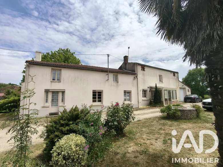 Maison 6 pièces 142 m² · à Montréverd · 142 m² · 210 000 €