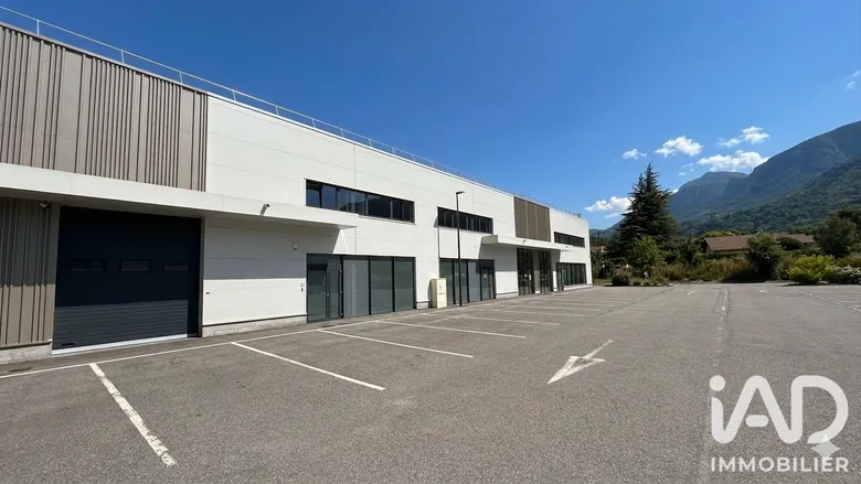 Murs commerciaux à Voreppe (38340) · 181,7 m² · 1 674 000 €