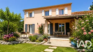 Traditional house in Aurel (84390)