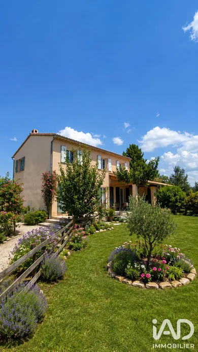 Maison traditionnelle à Aurel (84390)