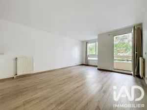 Apartment in Courbevoie (92400)