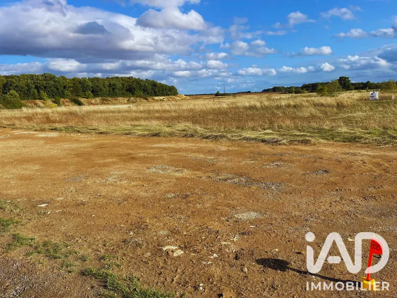 Terrain à bâtir à Saint-Florent-sur-Cher (18400) · 53 765 €