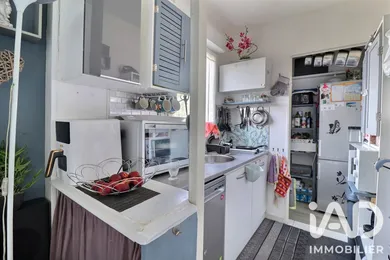 Apartment in Vitrolles (13127)