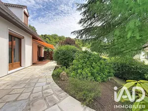 Maison à Vaux-sur-Seine (78740)