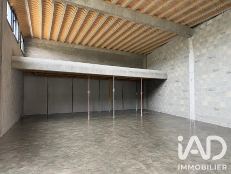 Murs commerciaux à Ambarès-et-Lagrave (33440) · 175 m² · 299 990 €