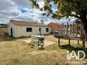 Pavillon à Montréverd (85260)