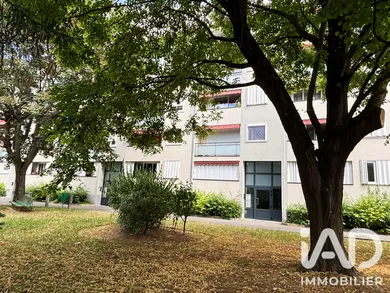 Apartment in Villejuif (94800)