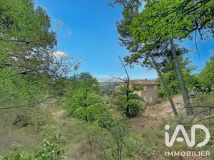 Building plot in Sainte-Tulle (04220)