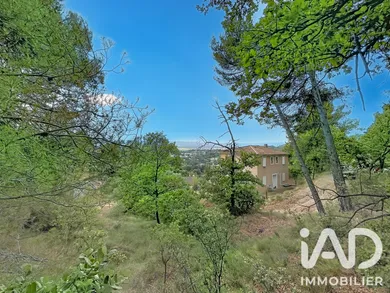 Building plot in Sainte-Tulle (04220)
