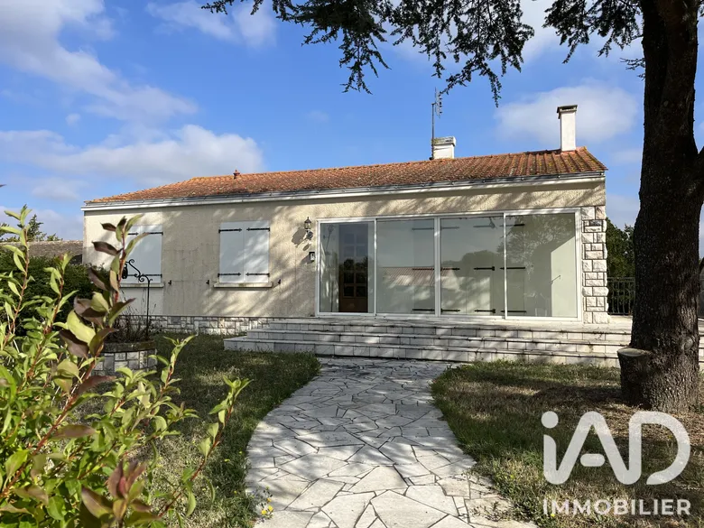 Maison 7 pièces 135 m² · à Charron · 135 m² · 220 000 €