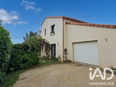 House in Verrières (86410)