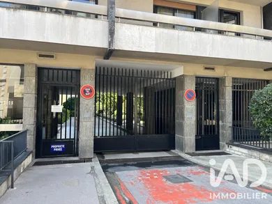 Parking à Paris (75016)