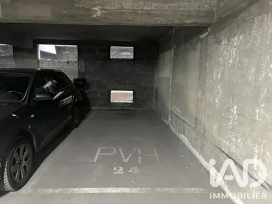 Parking à Paris (75015)
