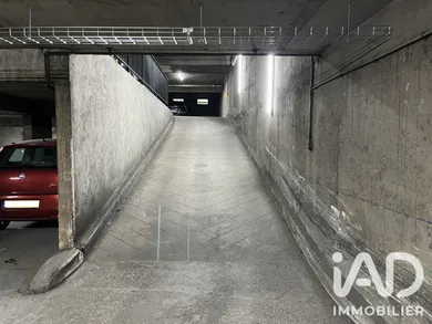 Parking à Paris (75015)