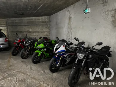 Parking in Paris (75015)
