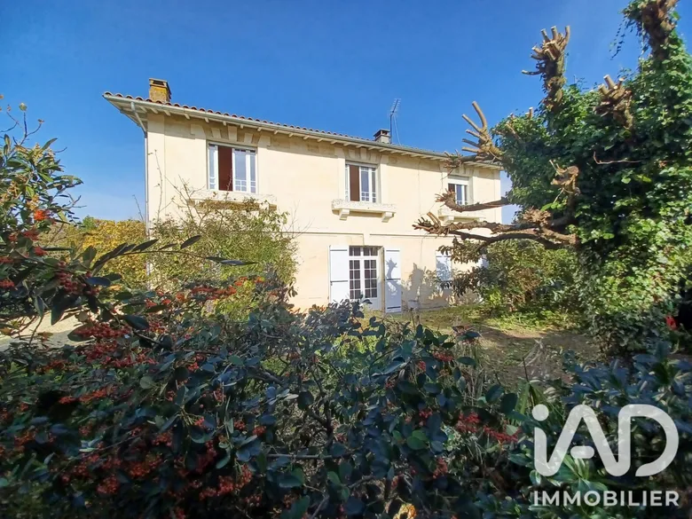 Maison 7 pièces 205 m² · à Ambarès-Et-Lagrave · 205 m² · 379 000 €
