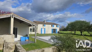 Traditional house in Écurat (17810)