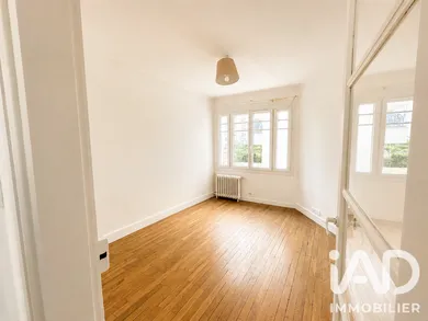 Studio à Courbevoie (92400)