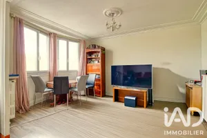 Apartment in Paris (75017)