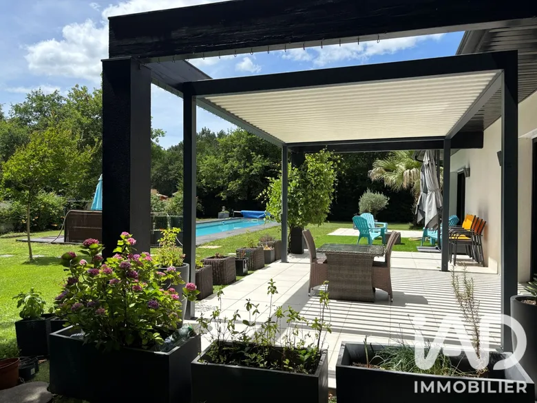 Maison 6 pièces 243 m² · à Salles · 243 m² · 648 500 €
