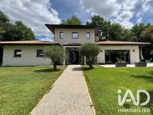 House in Salles (33770)