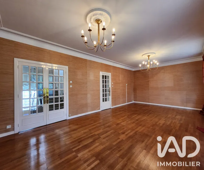 Maison 8 pièces 250 m² · à Jœuf · 250 m² · 235 000 €